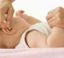 Kako čistiti uši novorođenče?