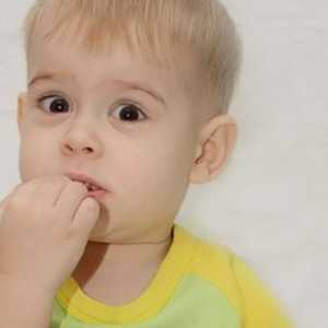 Zašto dijete grize nokte i kako se odviknuti od toga?