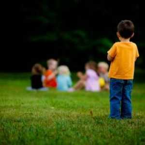 Dijete niko nije prijateljima: kako se nositi s djecom usamljenost?