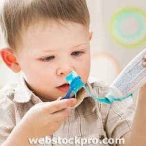 Kako naučiti dijete da pere zube