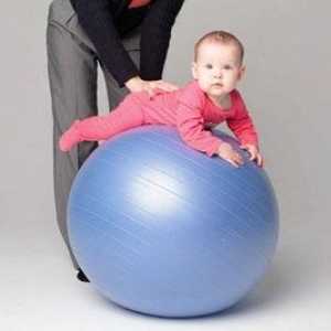 Vježba na fitball za dojenčad